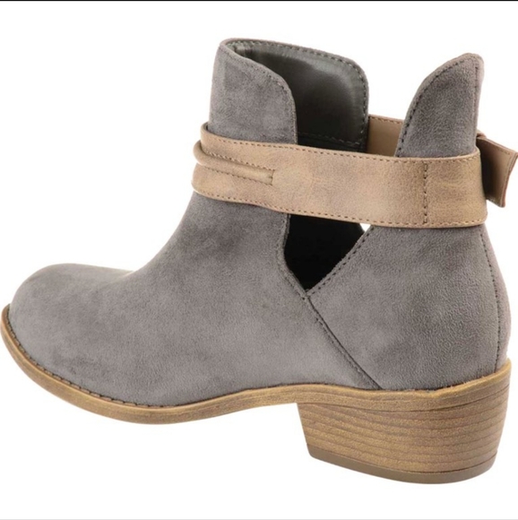 JOURNEE Mavrik Microsuede Cutout Bootie Grey/Tan NIB - Picture 3 of 9